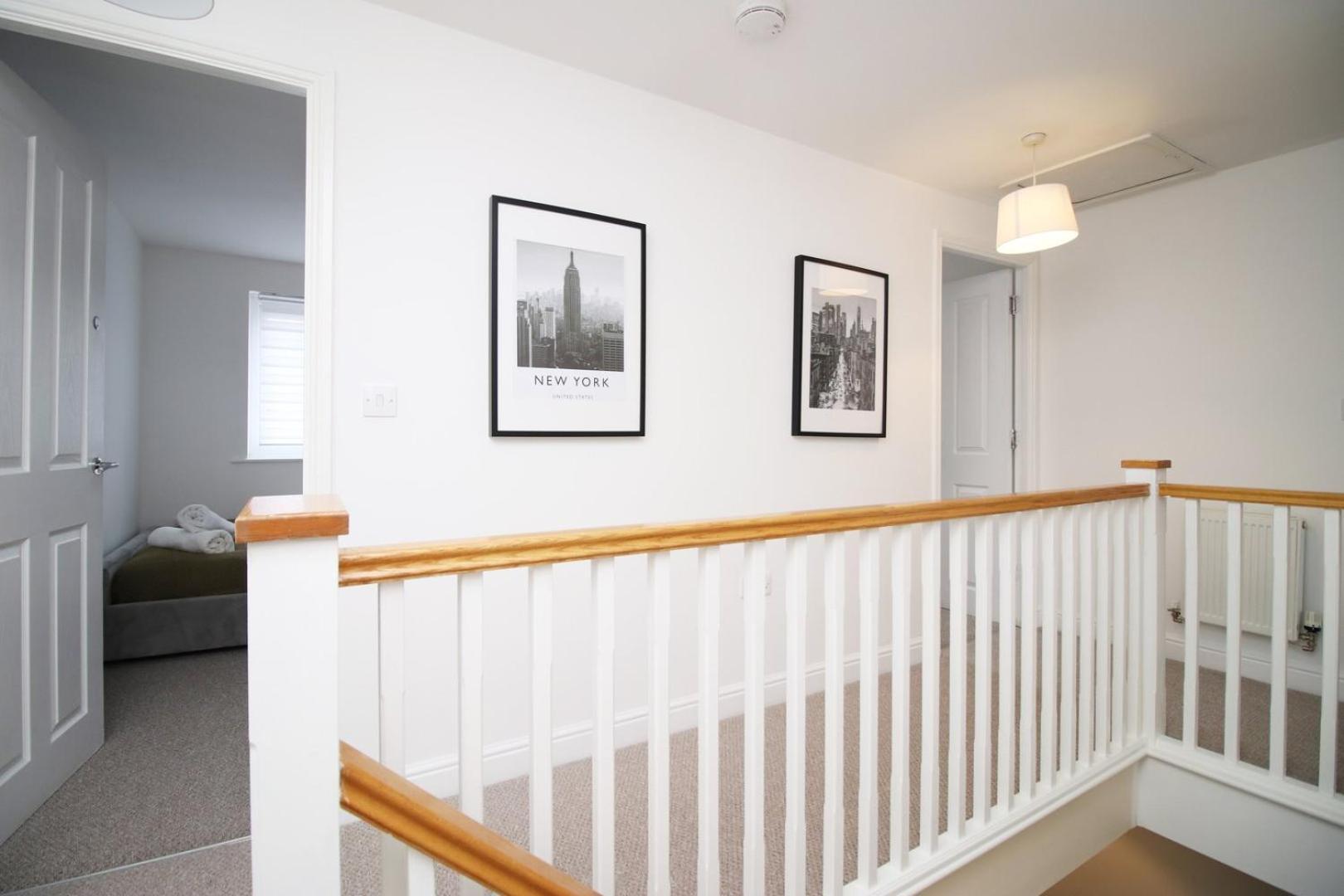 Spacious 5 Bedroom | With Fenced Backyard Newport  Dış mekan fotoğraf